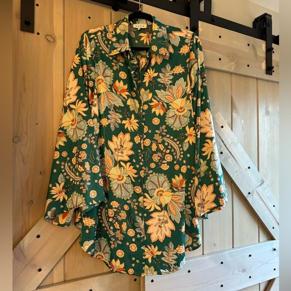 Acoa Desert Express Satin Floral Tunic by VICI - Picture 13 of 13